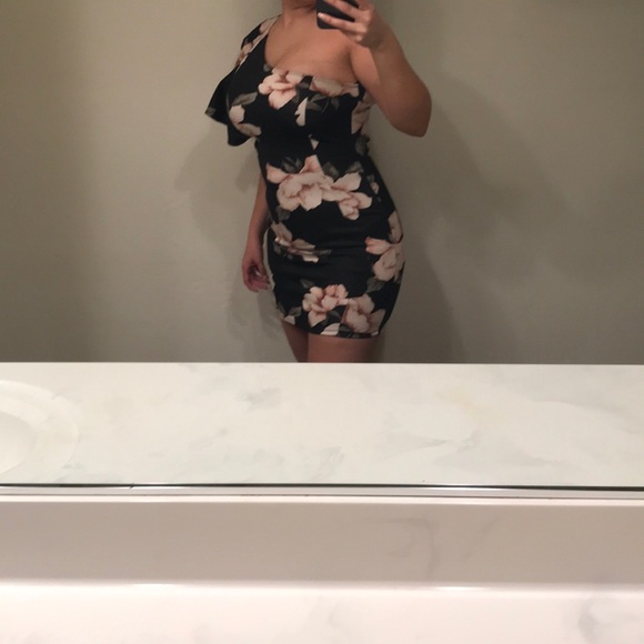 Dress - Picture 2 of 8